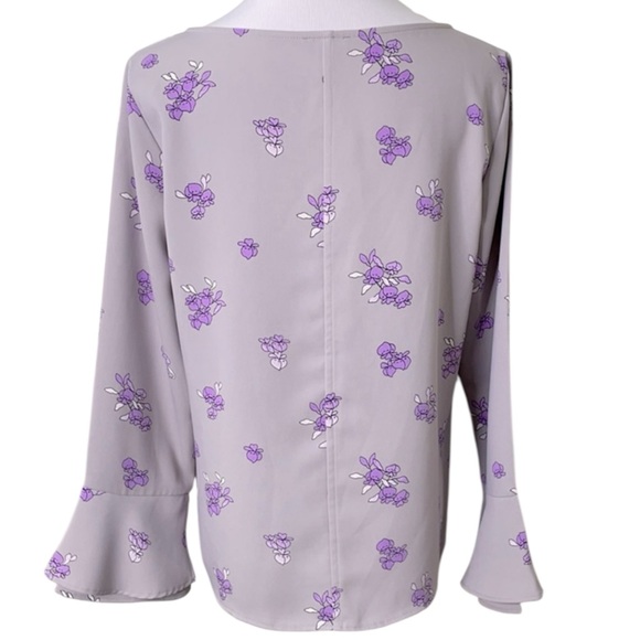 ANN TAYLOR Floral Bell Ruffle Sleeve Blouse in Gray w/ Purple Florals Size Small - Picture 2 of 5